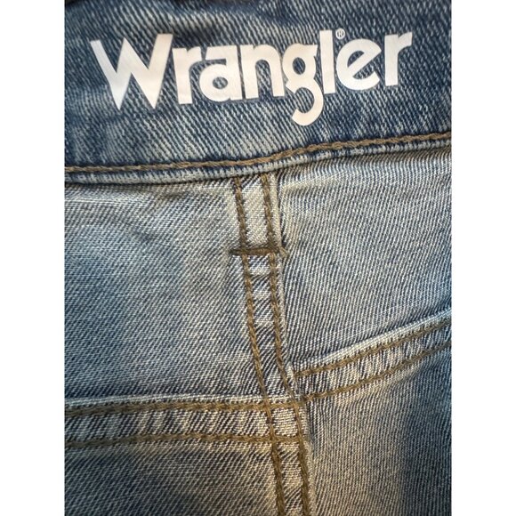 NWT Wrangler 32x32 Mens Regular Fit Blue Denim Jeans - Picture 2 of 12